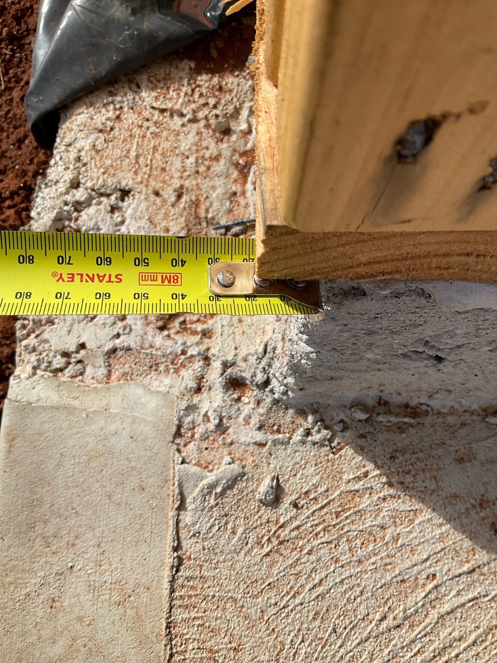 Bottom plate hanging more than 10mm past the slab edge, weakening its bearing, found during a frame inspection in Strathtulloh